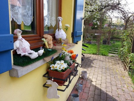 Fenster von der Essecke in unserem Ferienhaus im Elsass im Frhling